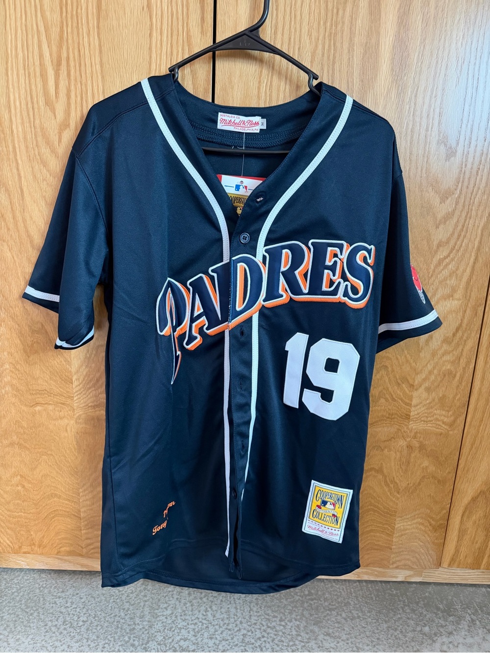 Padres Gwynn San Diego Padres #19 men’s Button Baseball Jersey - Picture 2 of 7
